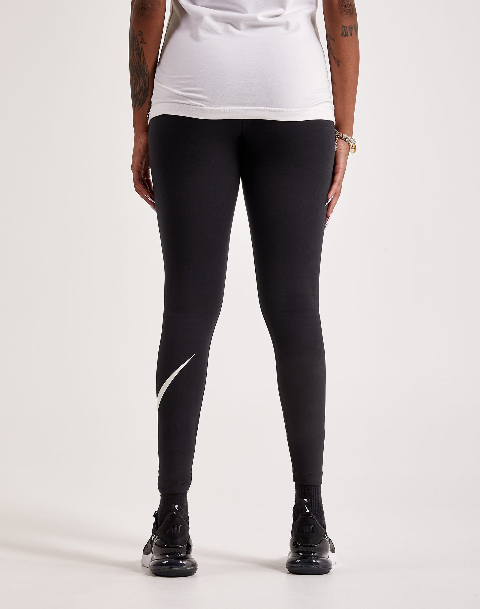 Nike Classics Essential Swoosh Leggings - Image 2