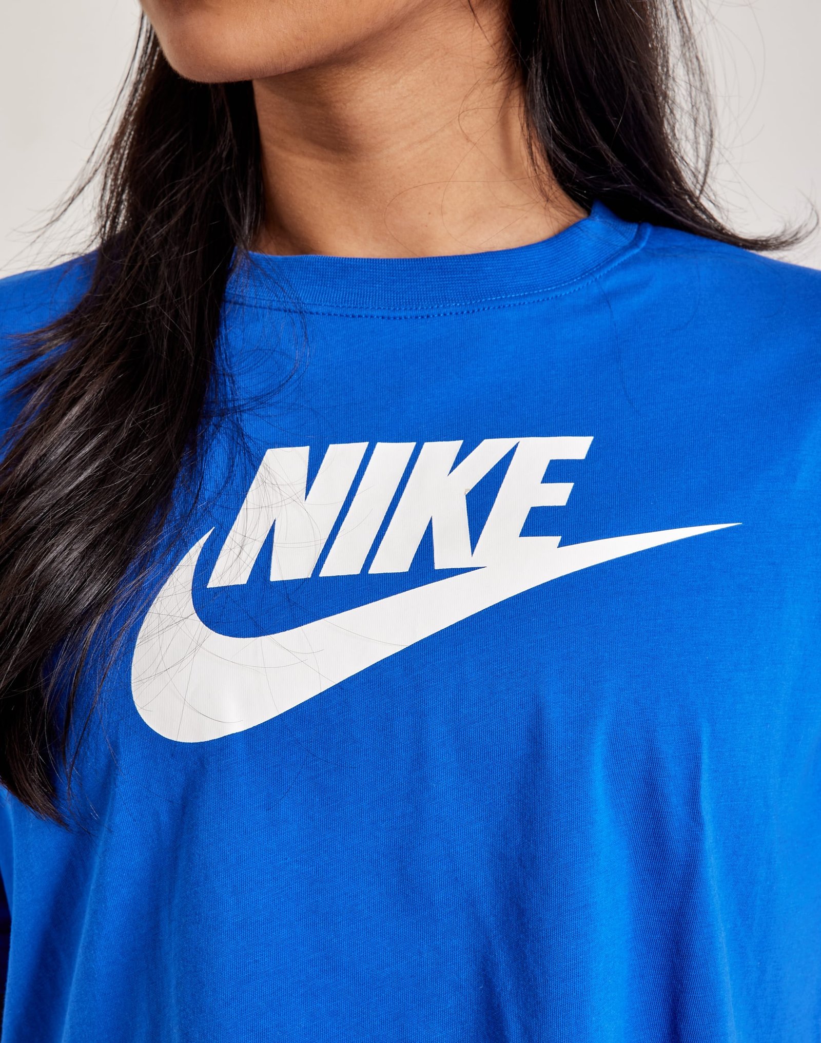 Nike Essential Cropped Logo Tee - Image 2