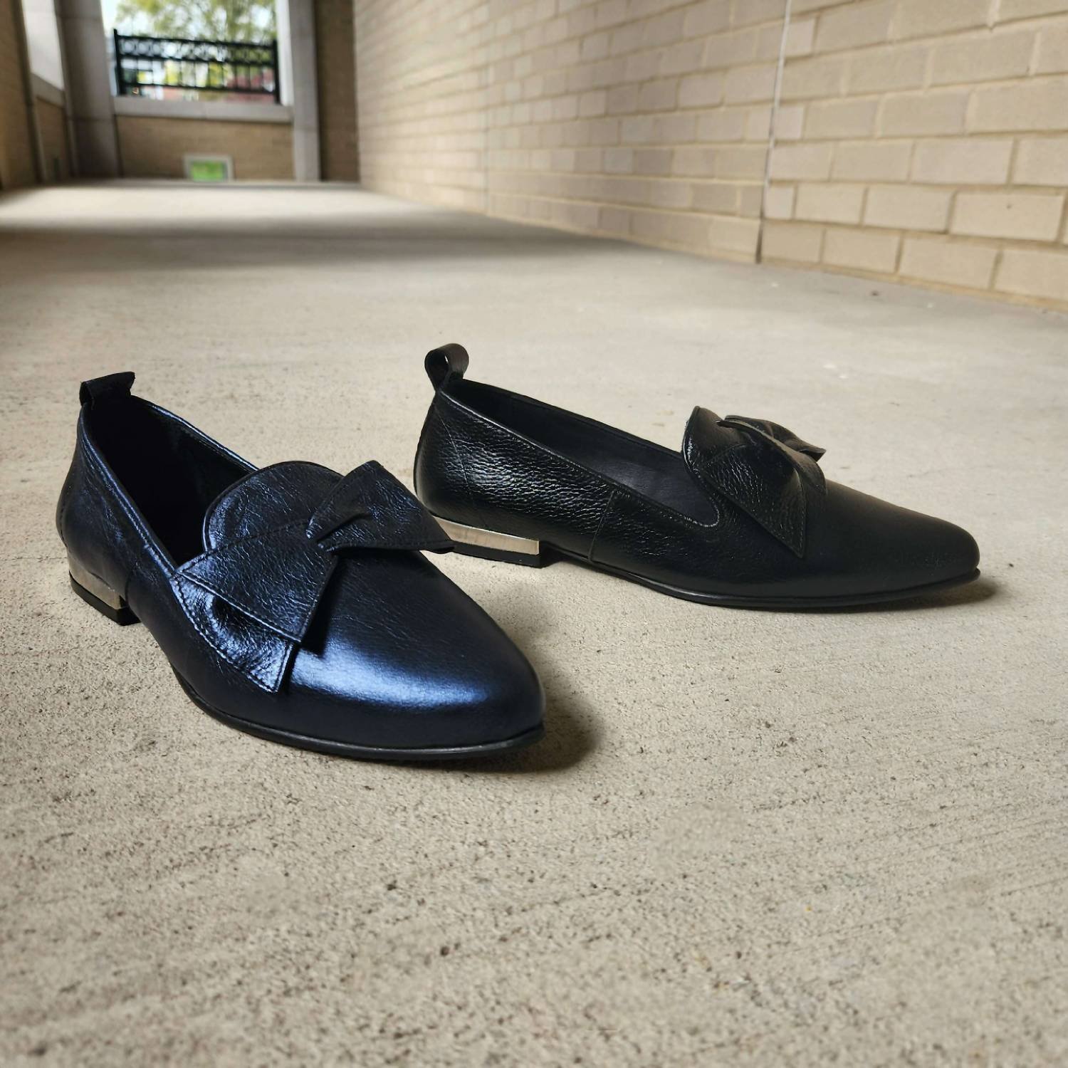 Bueno - Women's Pointed Toe Flat Shoes - Image 2